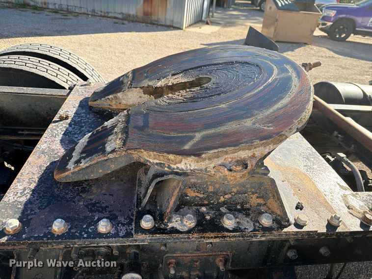 image for item DV8730 2000 Mack CH613 semi truck