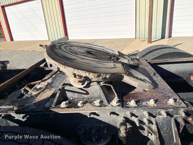 image for item DV8730 2000 Mack CH613 semi truck