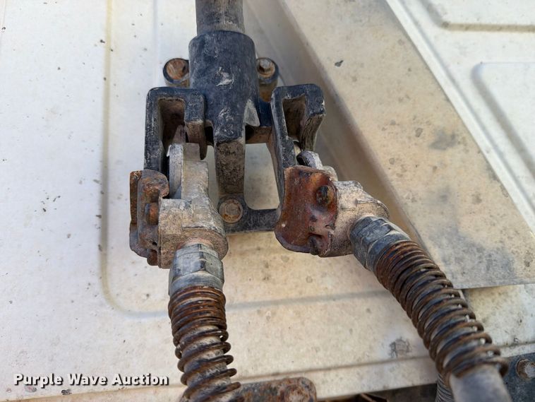 image for item DV8730 2000 Mack CH613 semi truck