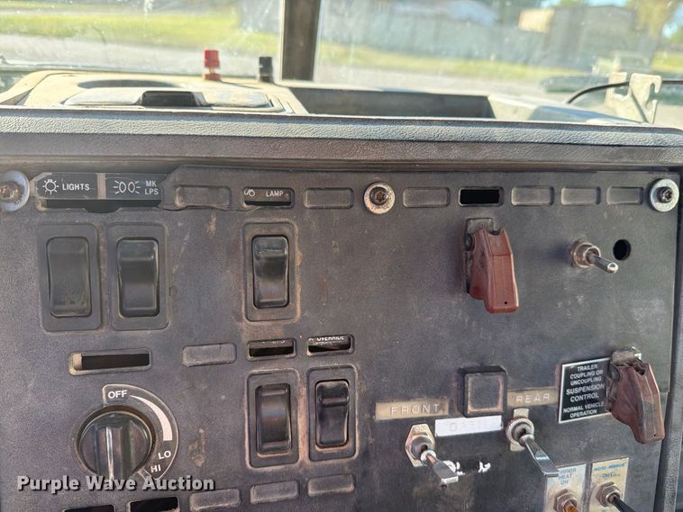 image for item DV8730 2000 Mack CH613 semi truck