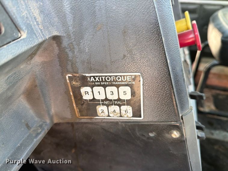 image for item DV8730 2000 Mack CH613 semi truck