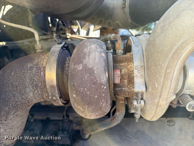 image for item DV8730 2000 Mack CH613 semi truck