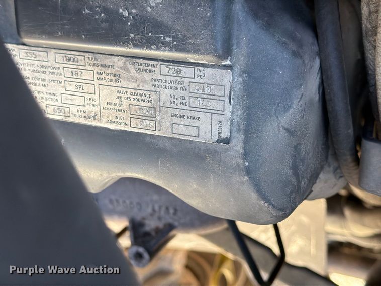image for item DV8730 2000 Mack CH613 semi truck