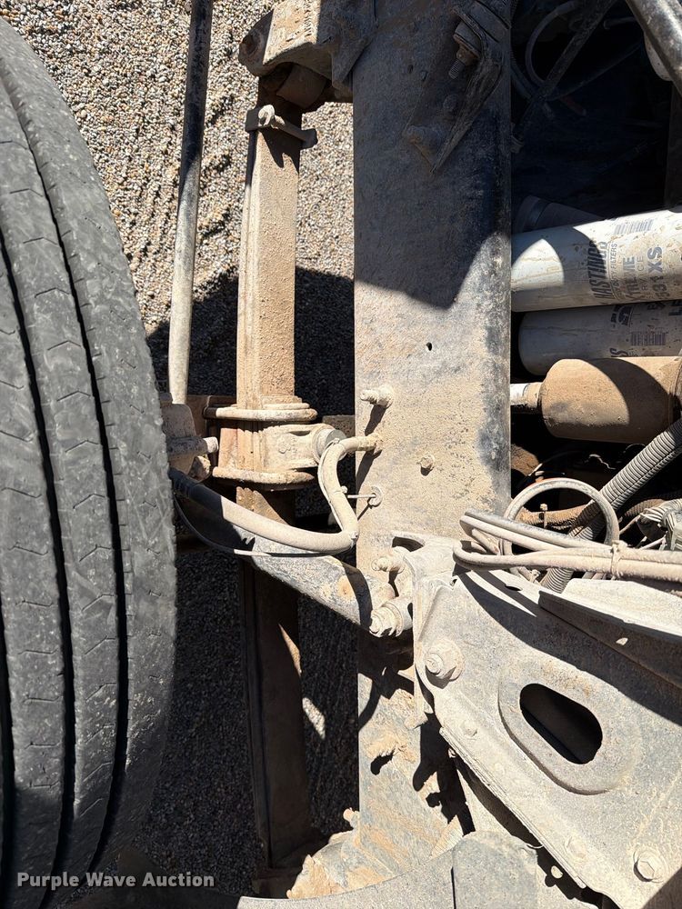 image for item DV8730 2000 Mack CH613 semi truck