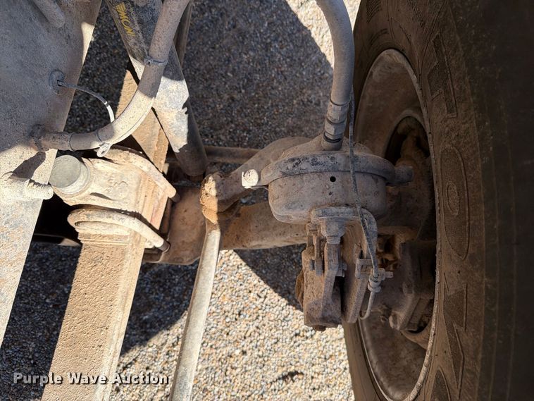 image for item DV8730 2000 Mack CH613 semi truck
