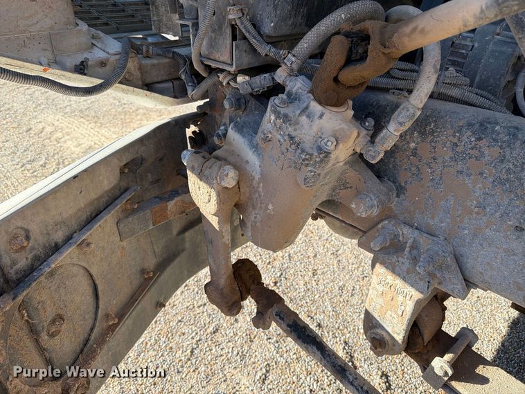 image for item DV8730 2000 Mack CH613 semi truck