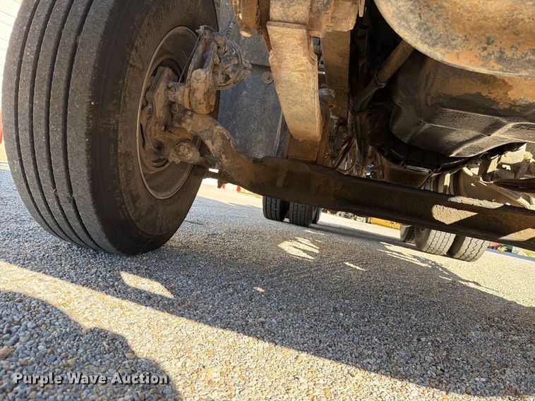 image for item DV8730 2000 Mack CH613 semi truck