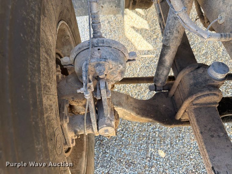 image for item DV8730 2000 Mack CH613 semi truck