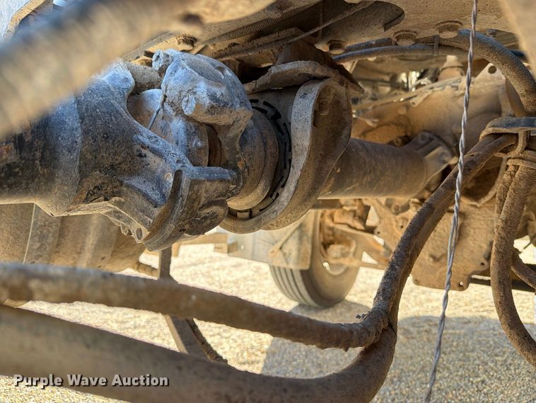 image for item DV8730 2000 Mack CH613 semi truck