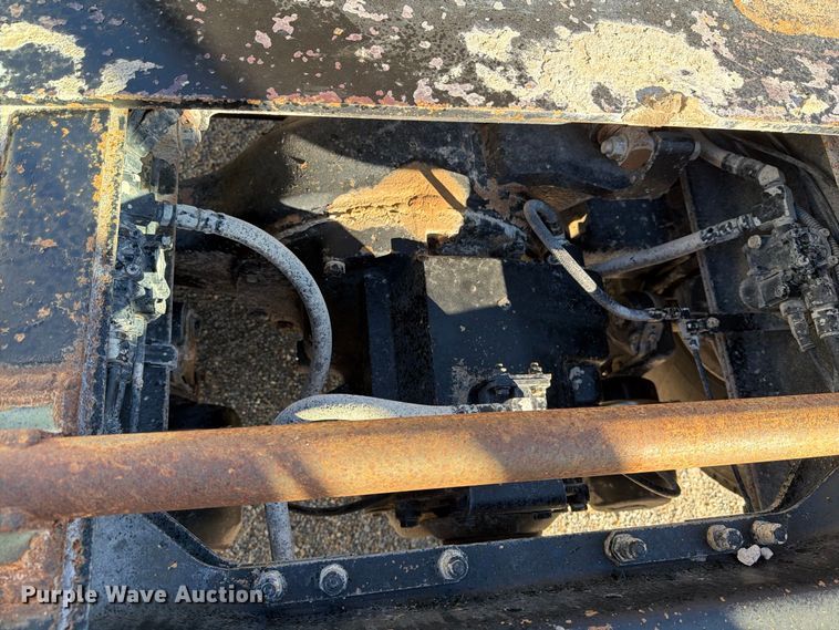 image for item DV8730 2000 Mack CH613 semi truck