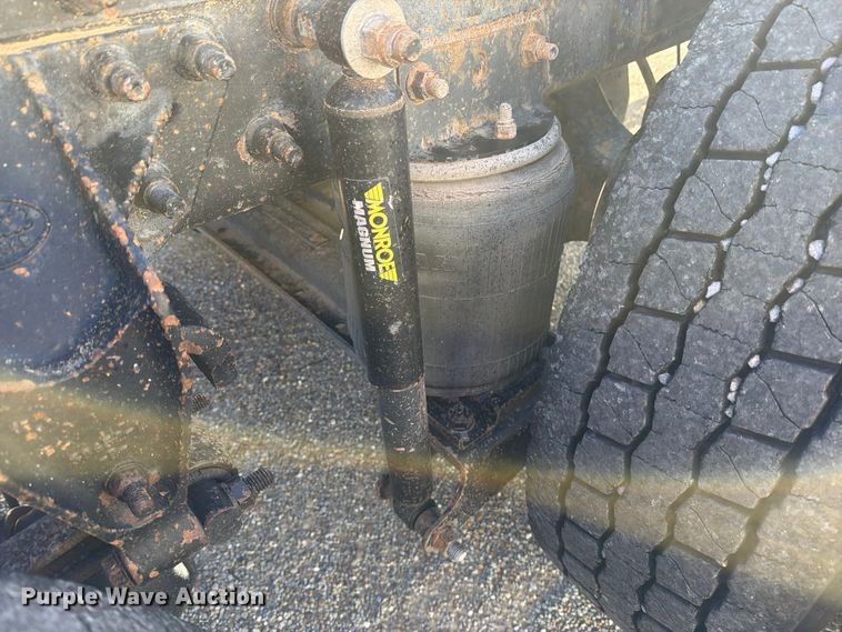 image for item DV8730 2000 Mack CH613 semi truck