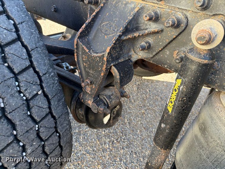 image for item DV8730 2000 Mack CH613 semi truck