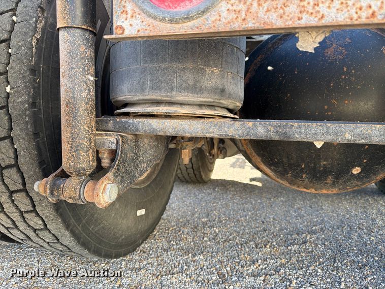 image for item DV8730 2000 Mack CH613 semi truck