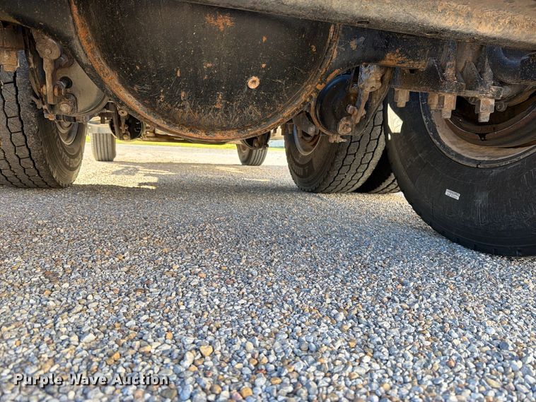 image for item DV8730 2000 Mack CH613 semi truck