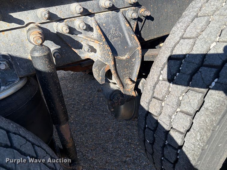 image for item DV8730 2000 Mack CH613 semi truck