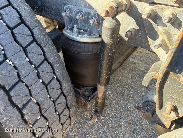 image for item DV8730 2000 Mack CH613 semi truck