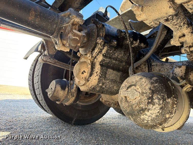 image for item DV8730 2000 Mack CH613 semi truck