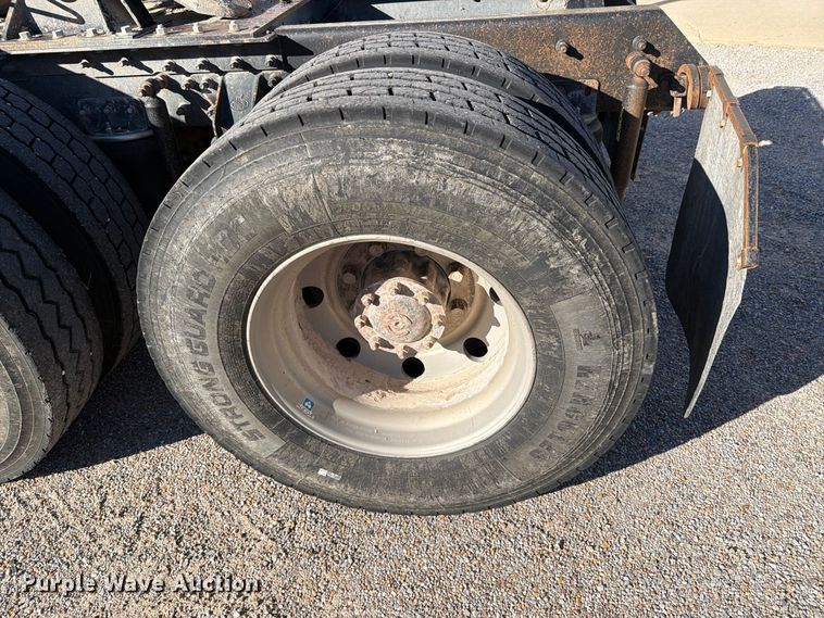 image for item DV8730 2000 Mack CH613 semi truck