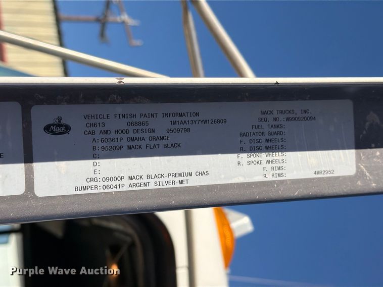 image for item DV8730 2000 Mack CH613 semi truck