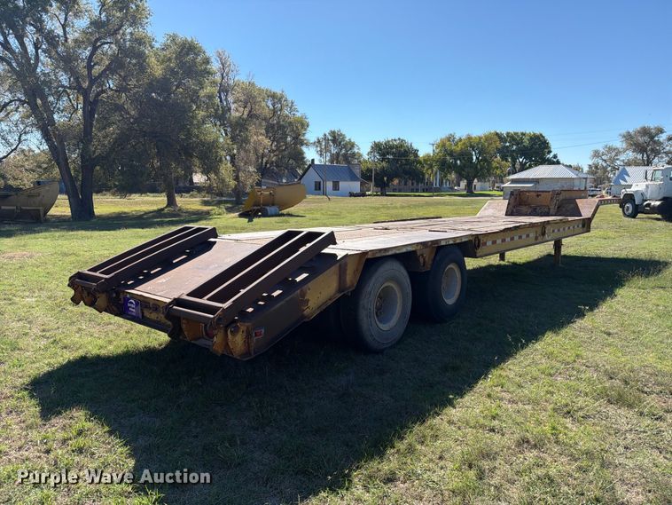 image for item DV8731 1985 Holden Industries, Inc HLB38235 drop deck equipment trailer