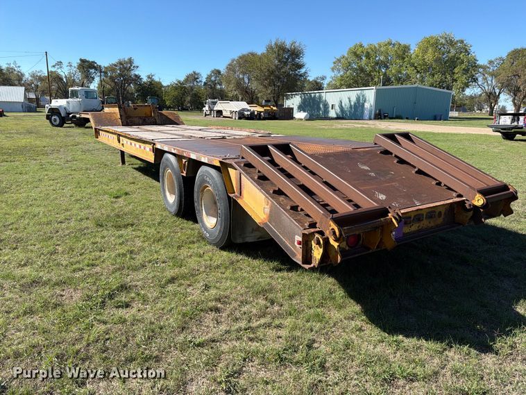 image for item DV8731 1985 Holden Industries, Inc HLB38235 drop deck equipment trailer