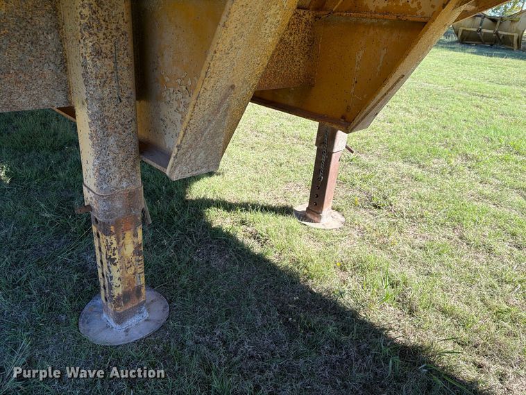 image for item DV8731 1985 Holden Industries, Inc HLB38235 drop deck equipment trailer
