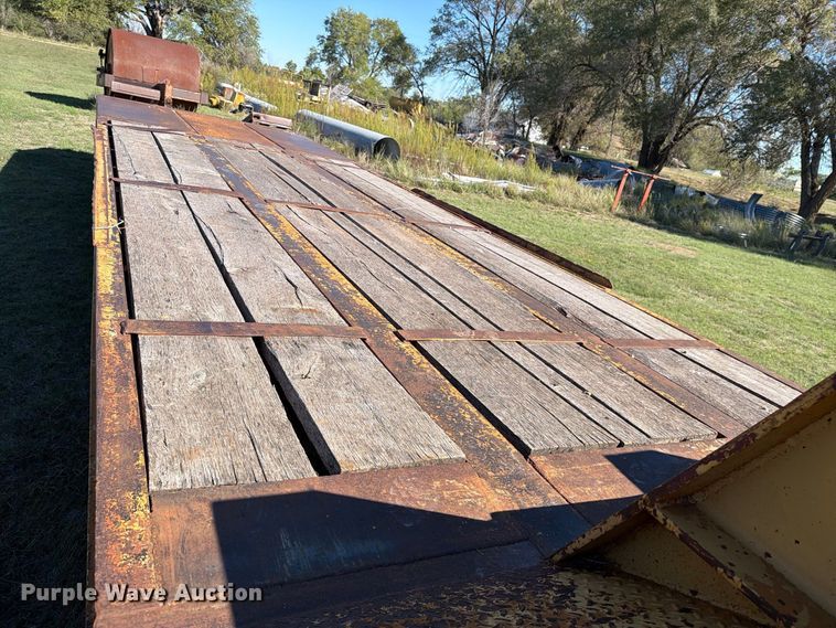 image for item DV8731 1985 Holden Industries, Inc HLB38235 drop deck equipment trailer