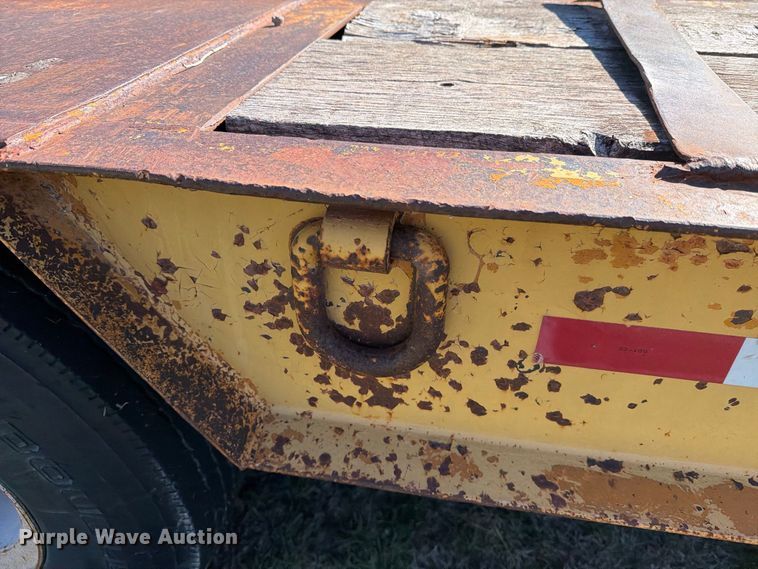 image for item DV8731 1985 Holden Industries, Inc HLB38235 drop deck equipment trailer