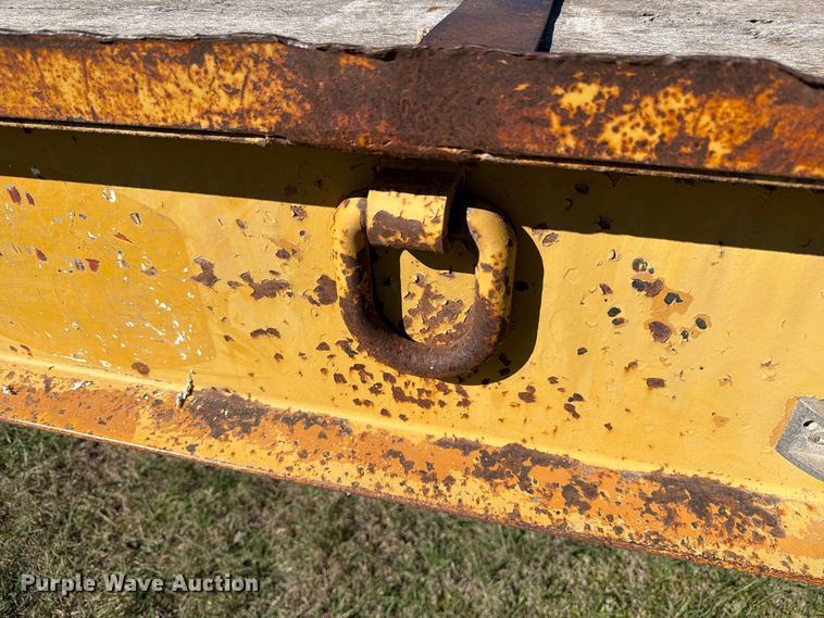 image for item DV8731 1985 Holden Industries, Inc HLB38235 drop deck equipment trailer