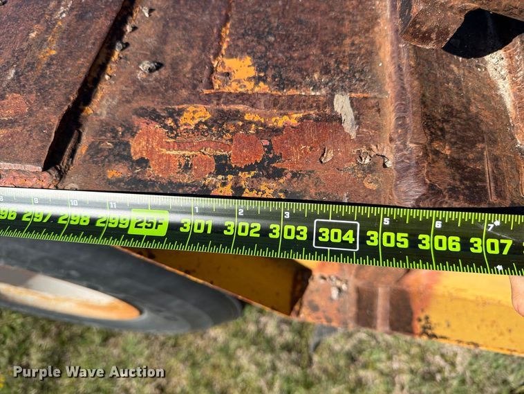 image for item DV8731 1985 Holden Industries, Inc HLB38235 drop deck equipment trailer