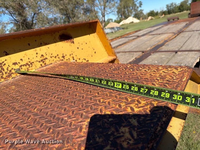 image for item DV8731 1985 Holden Industries, Inc HLB38235 drop deck equipment trailer