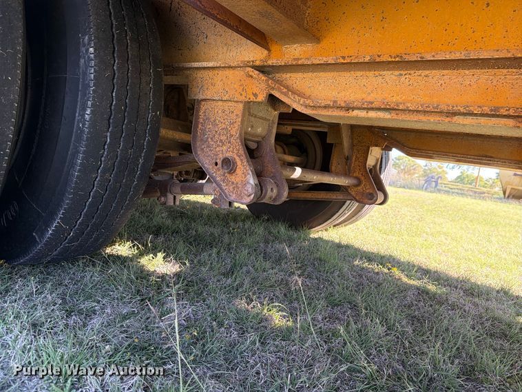 image for item DV8731 1985 Holden Industries, Inc HLB38235 drop deck equipment trailer