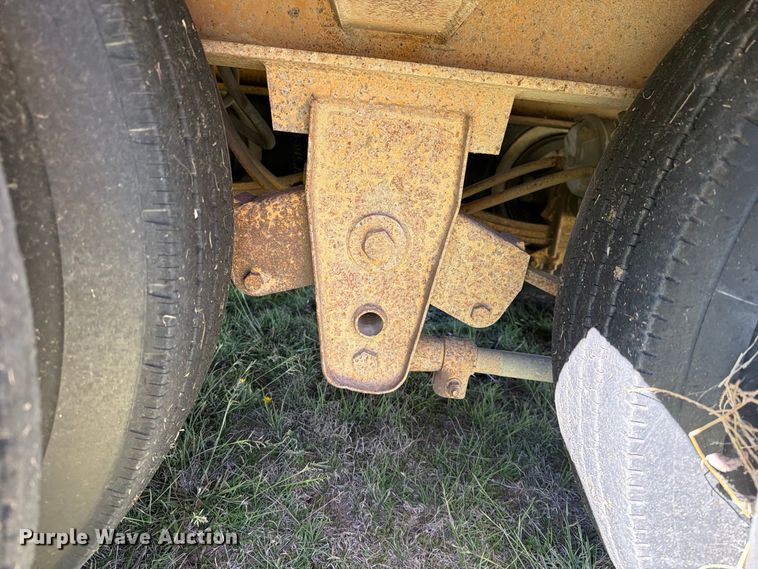 image for item DV8731 1985 Holden Industries, Inc HLB38235 drop deck equipment trailer