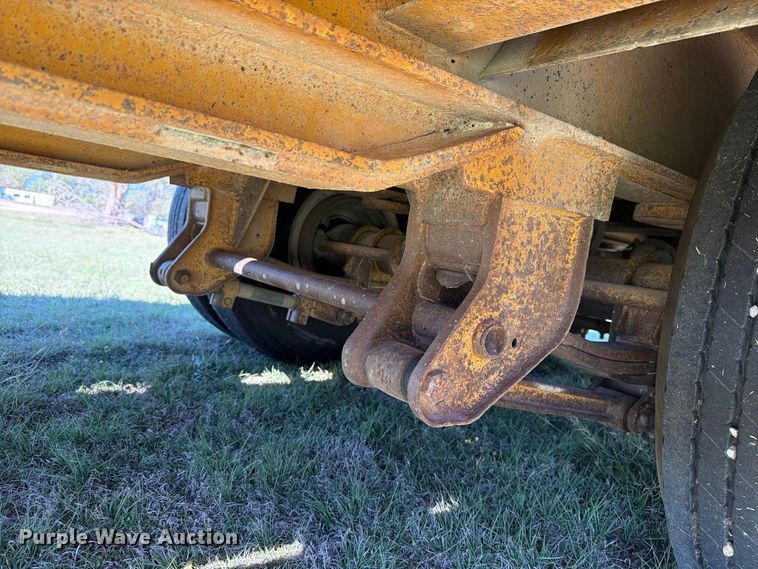 image for item DV8731 1985 Holden Industries, Inc HLB38235 drop deck equipment trailer