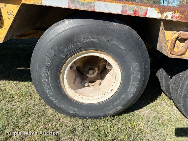 image for item DV8731 1985 Holden Industries, Inc HLB38235 drop deck equipment trailer