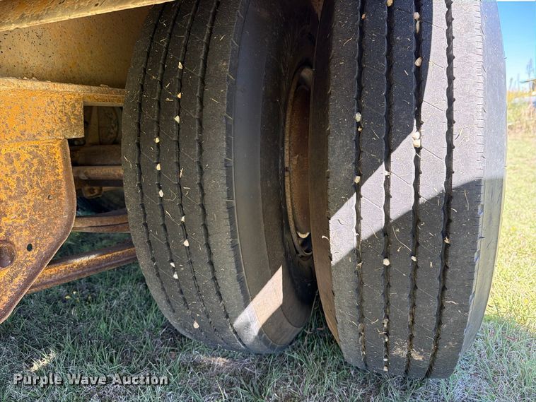 image for item DV8731 1985 Holden Industries, Inc HLB38235 drop deck equipment trailer