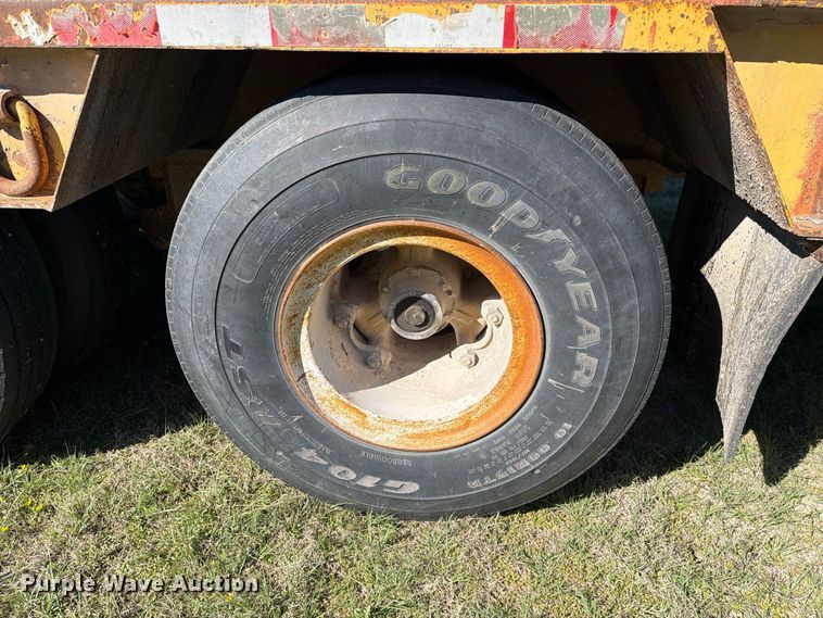 image for item DV8731 1985 Holden Industries, Inc HLB38235 drop deck equipment trailer