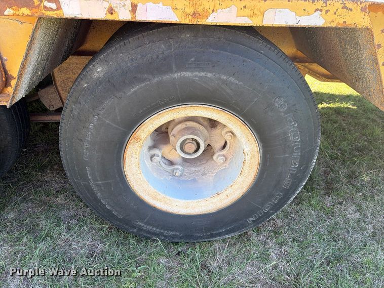 image for item DV8731 1985 Holden Industries, Inc HLB38235 drop deck equipment trailer