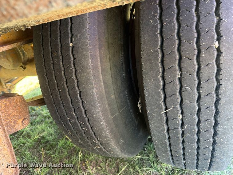image for item DV8731 1985 Holden Industries, Inc HLB38235 drop deck equipment trailer