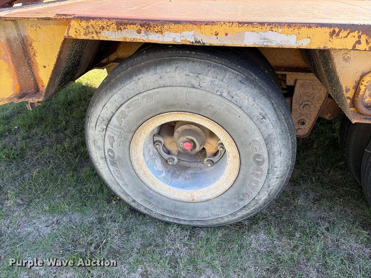 image for item DV8731 1985 Holden Industries, Inc HLB38235 drop deck equipment trailer