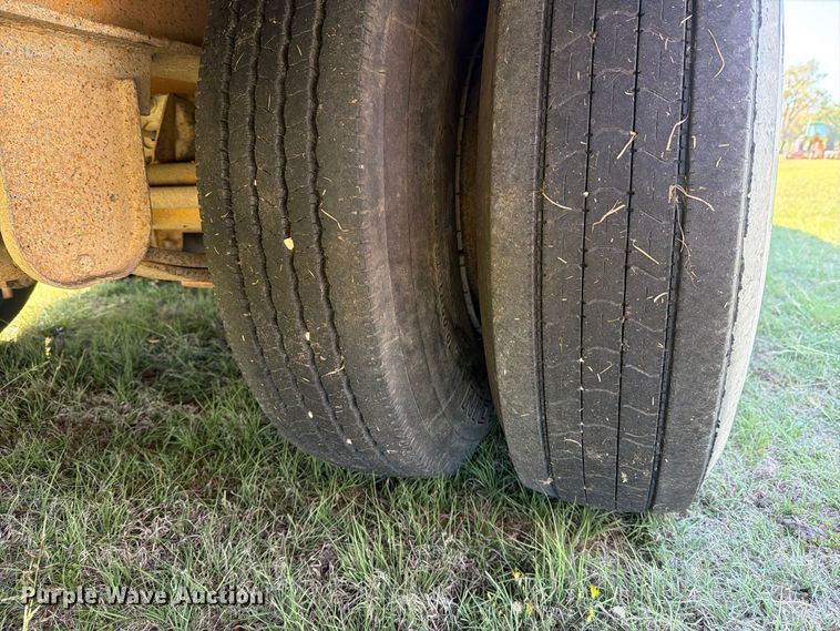 image for item DV8731 1985 Holden Industries, Inc HLB38235 drop deck equipment trailer