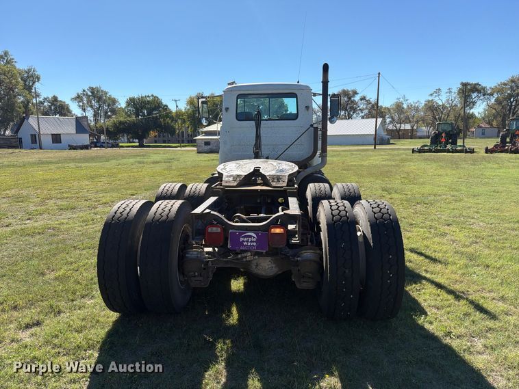 image for item DV8732 1985 Mack R semi truck