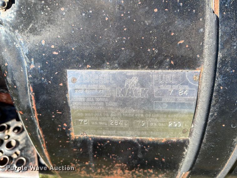 image for item DV8732 1985 Mack R semi truck