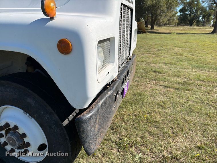image for item DV8732 1985 Mack R semi truck