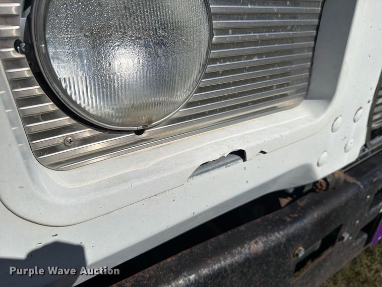 image for item DV8732 1985 Mack R semi truck