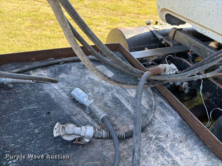image for item DV8732 1985 Mack R semi truck
