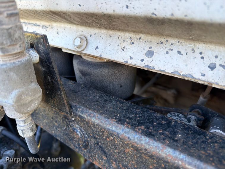 image for item DV8732 1985 Mack R semi truck
