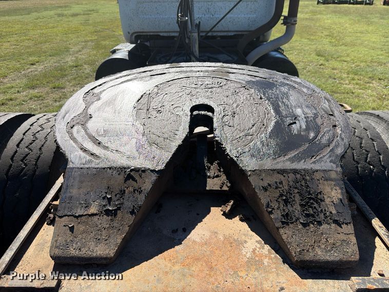 image for item DV8732 1985 Mack R semi truck