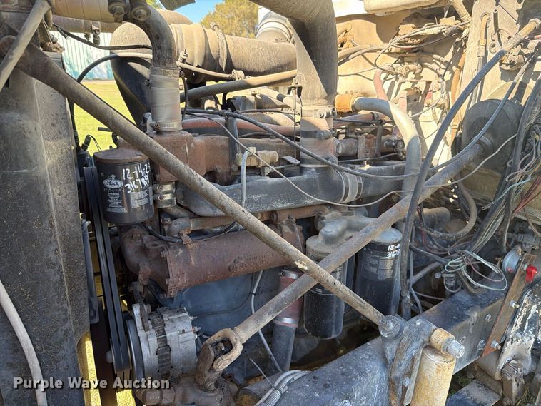 image for item DV8732 1985 Mack R semi truck