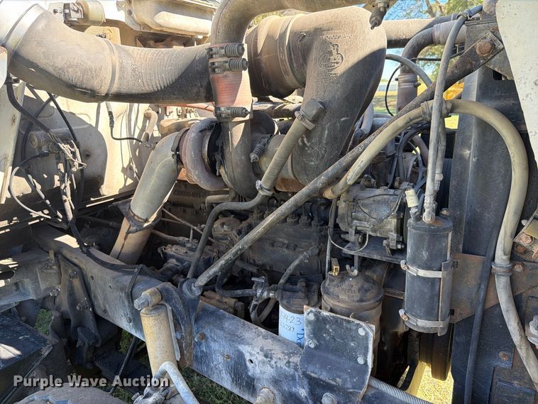 image for item DV8732 1985 Mack R semi truck